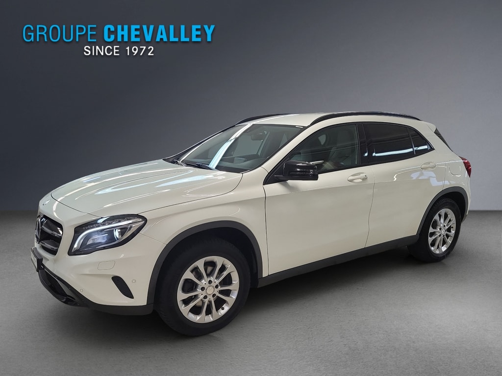 MERCEDES-BENZ GLA 200 Night Star 7G-DCT